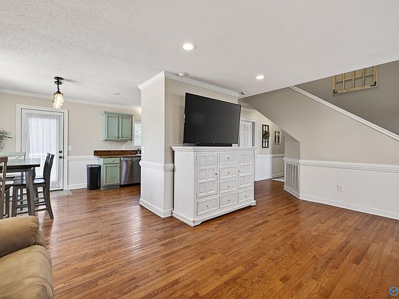 5th image of 1528 Hambrick Rd