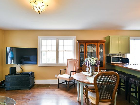 3rd image of 47 E Southgate Ave