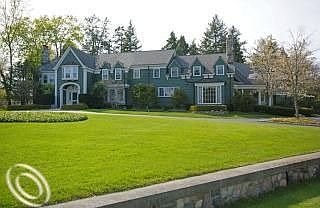 2nd image of 841 N Glengarry Rd