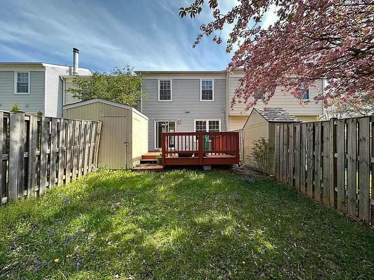 402 Carousel Ct — Photo 29