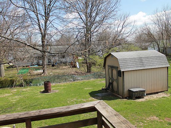 5th image of 3921 Chateau Dr