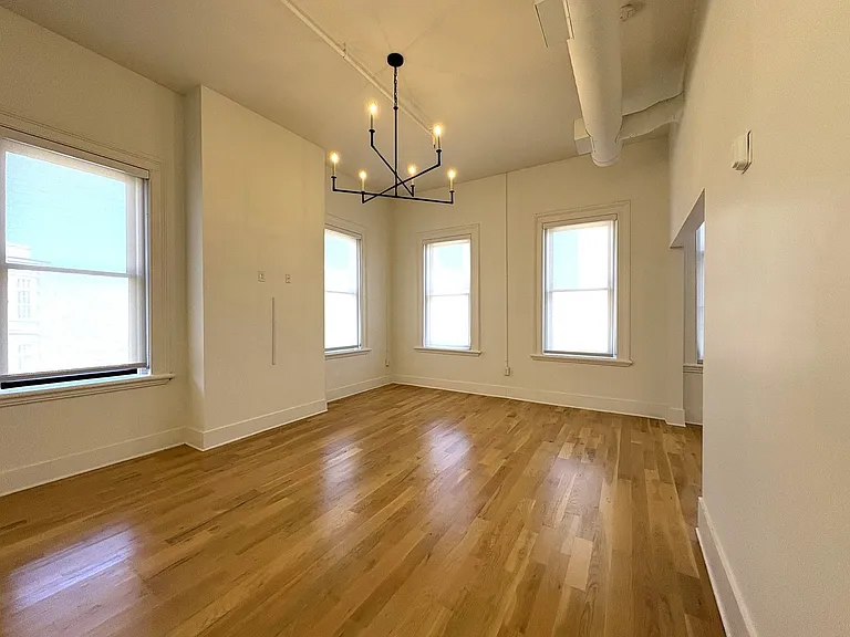 582 Mulberry St — Photo 1