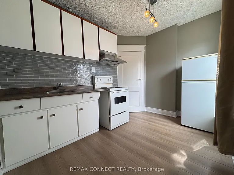 847 Pape Ave #UPPER — Photo 12