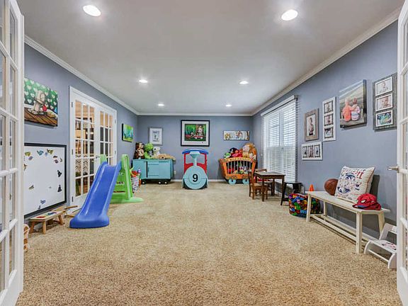 4th image of 401 Ensign Ln