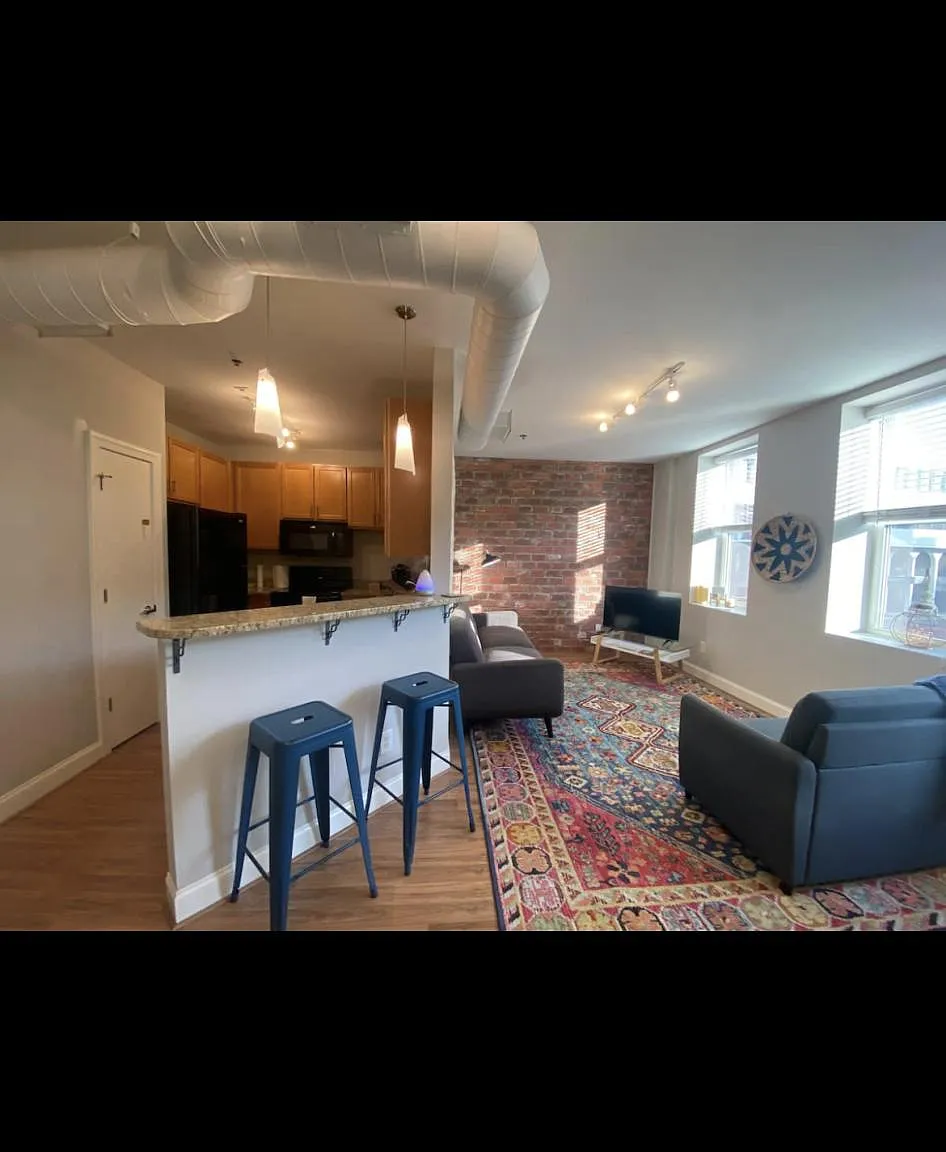 220 W Market St — Photo 1