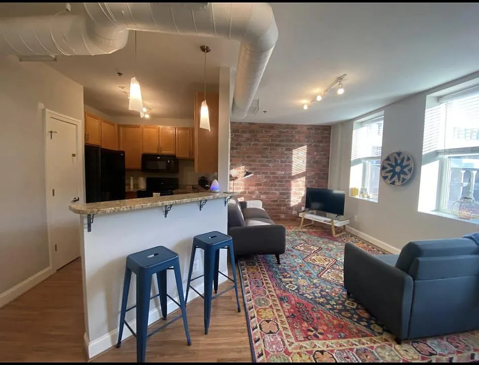 220 W Market St #305