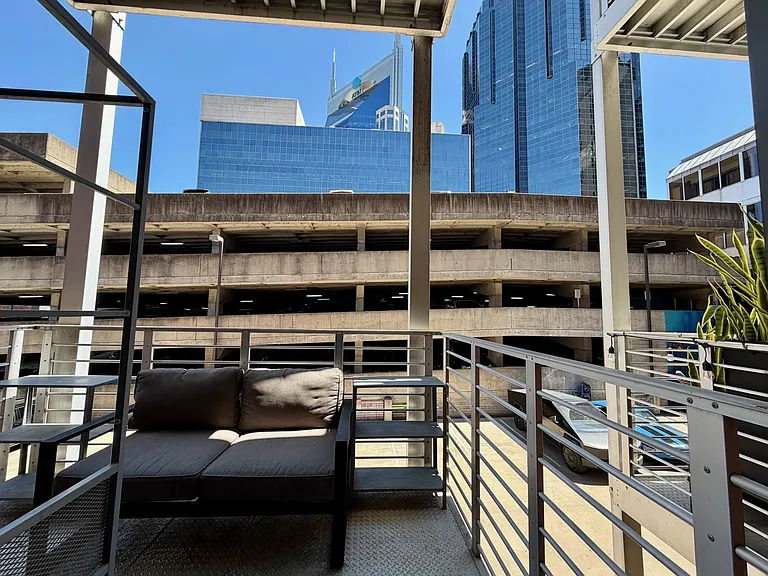 Balcony / Porch
