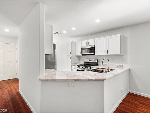 5th image of 9106 Badby Ave
