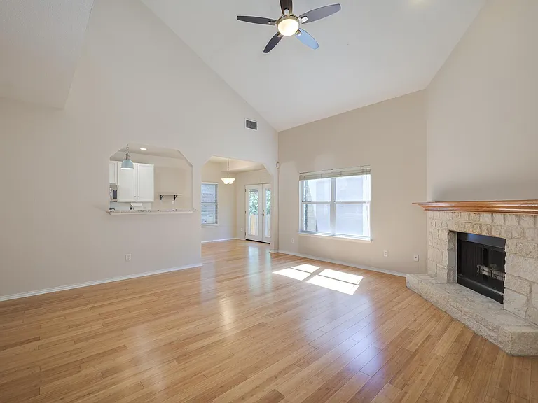 5709 Pecanwood Ln — Photo 4