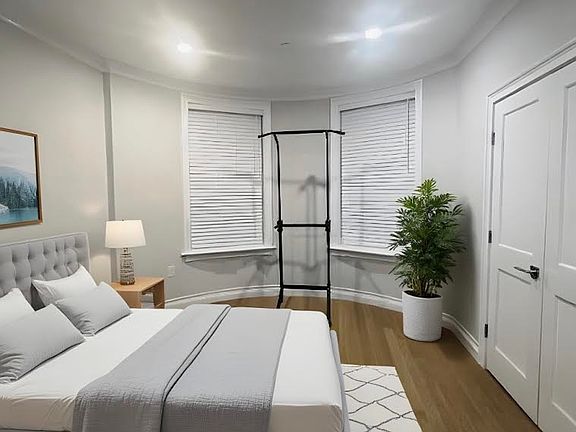 4th image of 19 Mount Hood Rd APT 3
