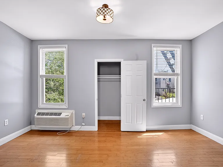 150 Van Horne St #2 — Photo 8