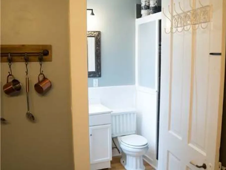 615 E Elm St — Photo 13
