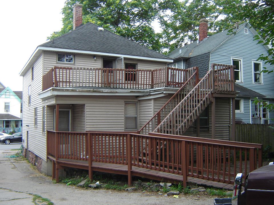2nd image of 735 Franklin St SE