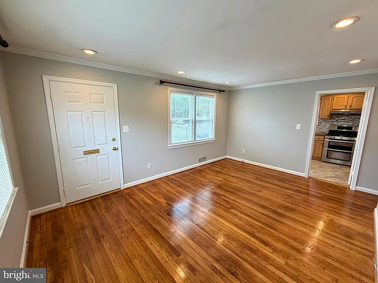 6825 Westmoreland Rd — Photo 4