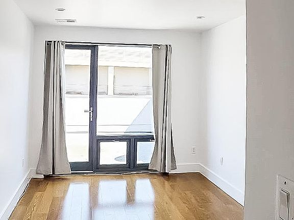 4th image of 209 9th St #403