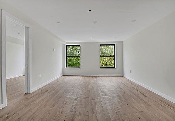 5th image of 185 Chauncey St #3F