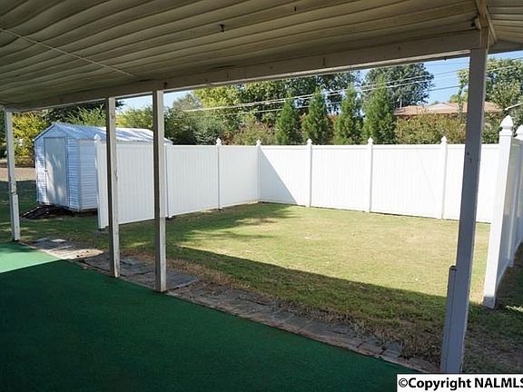 4th image of 2409 Crestwood Dr SW