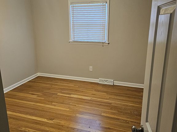 4th image of 133 E Tiverton Way