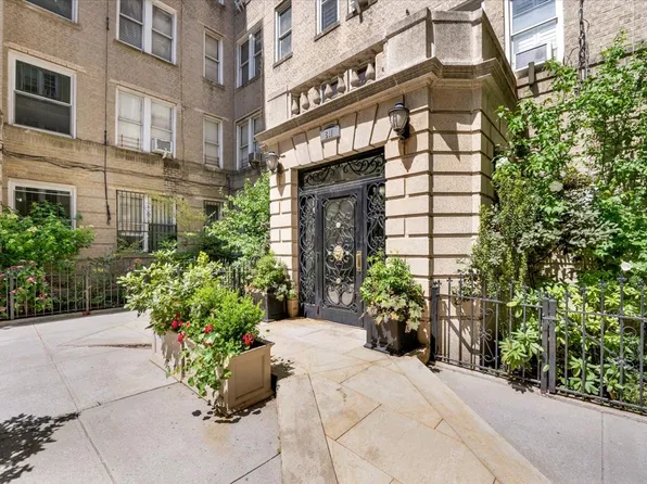 811 Walton Avenue image 13 of 17