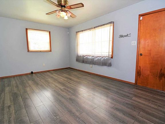 3rd image of 1611 Broadmoor Ave