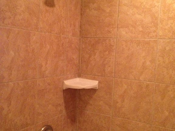 MAIN FLOOR SHOWER