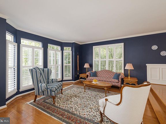 5th image of 7826 Desiree St