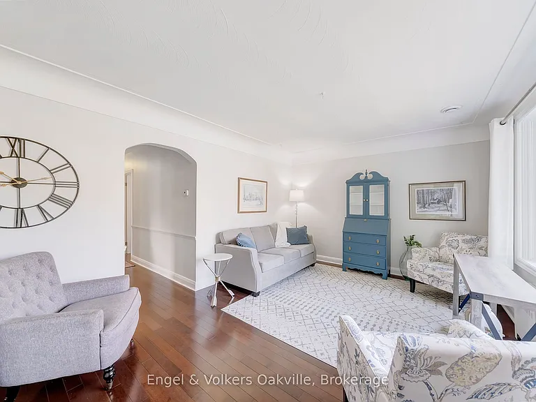 1354 Ontario St — Photo 3