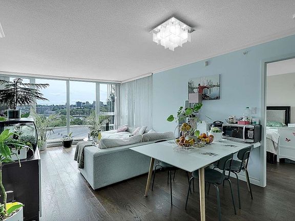 4th image of 1408 Strathmore Mews #601