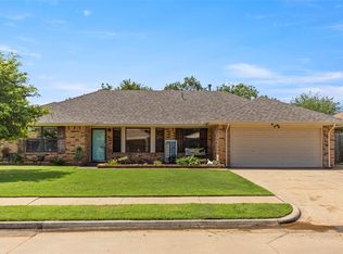 1104 NE 20th St, Moore, OK 73160