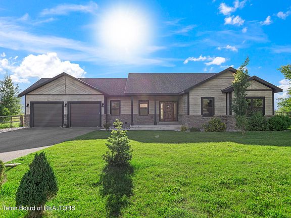 2nd image of 1470 River Meadows Dr