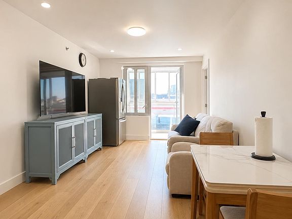 3rd image of 13119 Fowler Ave #4C