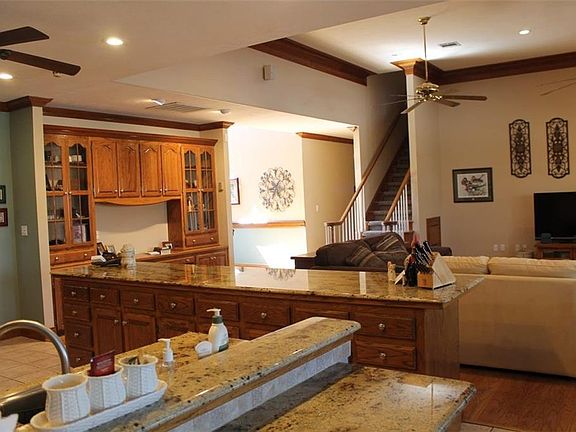 4th image of 312 N Presidential Cir