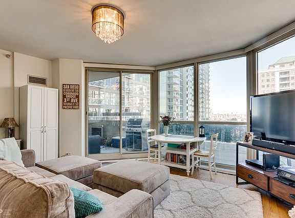 2nd image of 645 N Kingsbury St APT 809