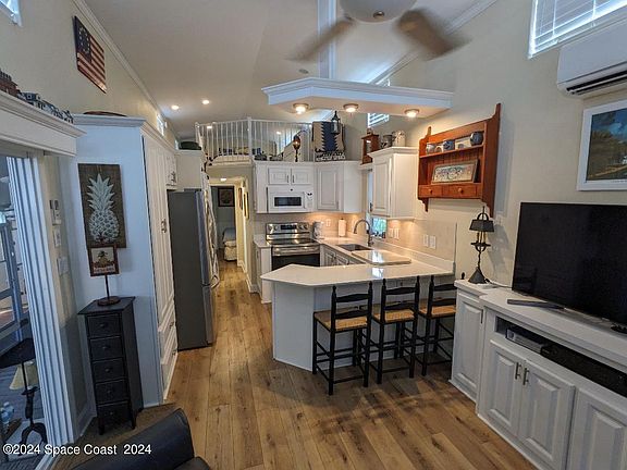 3rd image of 294 Horizon Ln
