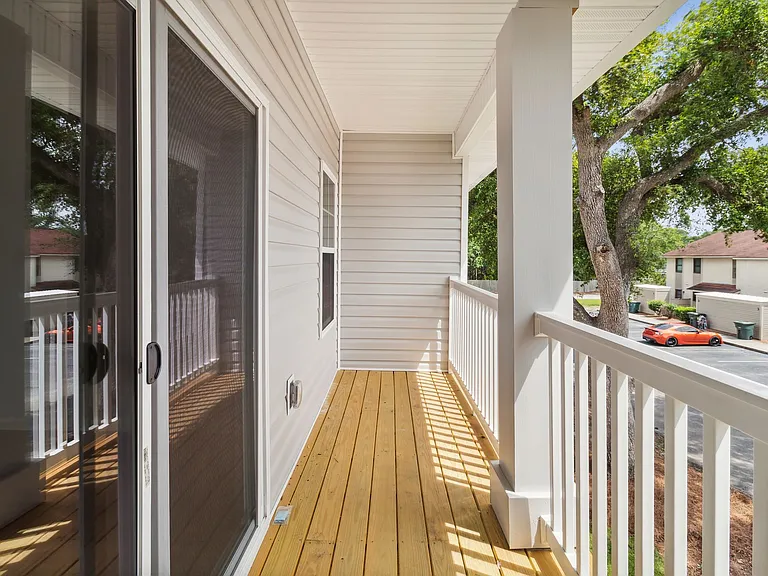 905 Olmstead Ave — Photo 8