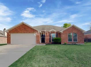 320 Hacienda Dr, Waxahachie, TX 75165