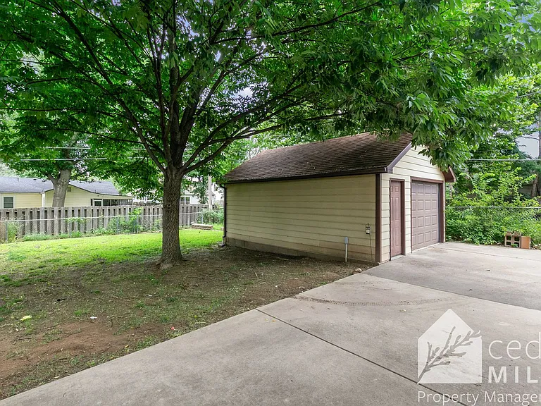 605 S Beverly Dr — Photo 12