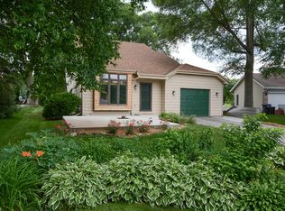 3397 Lake Dr, Hartford, WI 53027