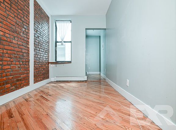 5th image of 383 Sumpter St APT 2R