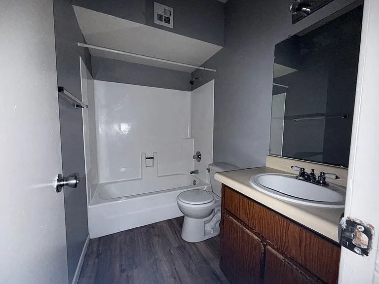 2839 E Le Marche Ave #15 — Photo 4