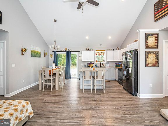 5th image of 5493 Foxshire Dr