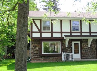 802 N Rochester St, Mukwonago, WI 53149