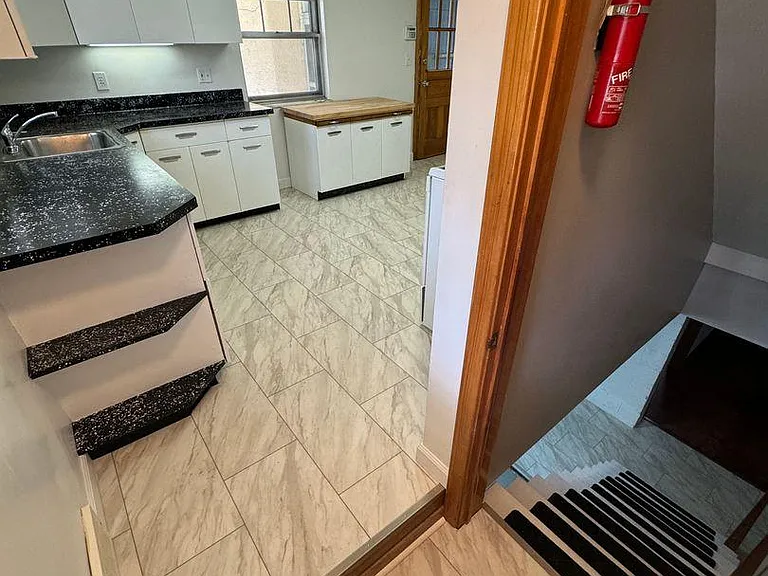 2770 Tremont Rd — Photo 34