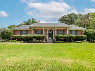 2200 Berry Ave, Groves, TX 77619