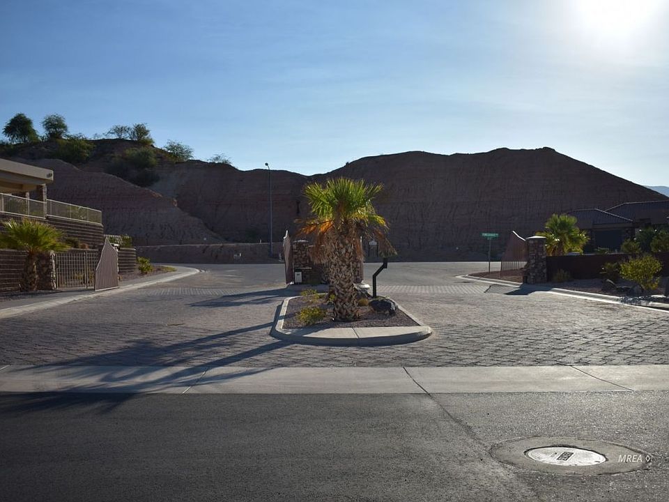 2nd image of 209 Seven Palms Cir