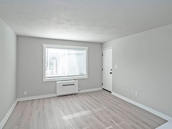 5th image of 627 N Anderson St APT 3