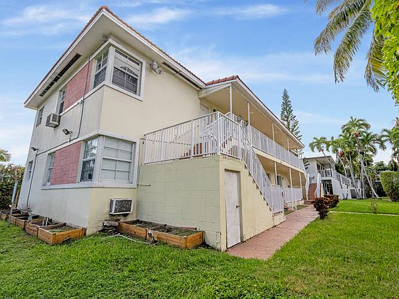 2nd image of 2200 Calais Dr APT 2