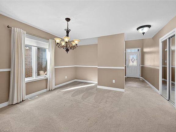 5th image of 76 Abbotsford Trl