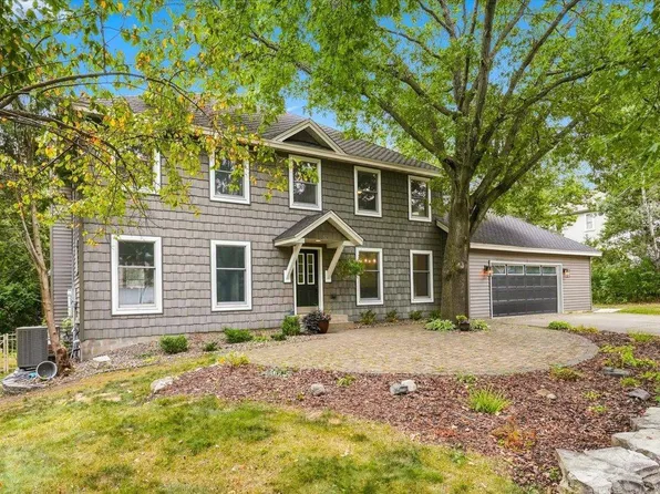 1516 Northridge Dr, Hudson, WI 54016