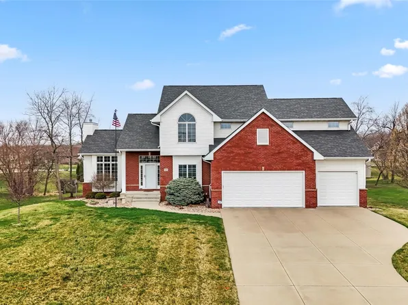 545 Evergreen Ln, Robins, IA 52328